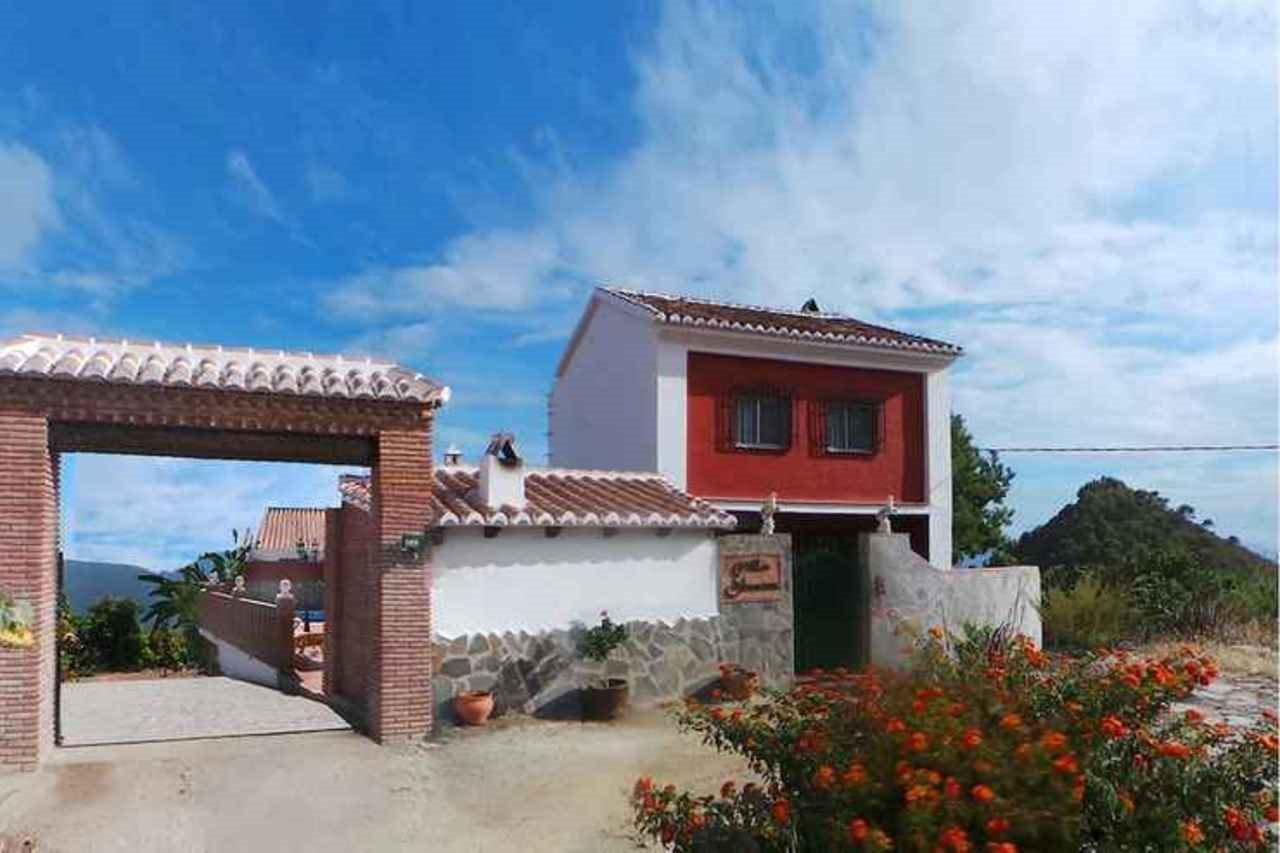 Villa Alvarez เนร์คา ภายนอก รูปภาพ